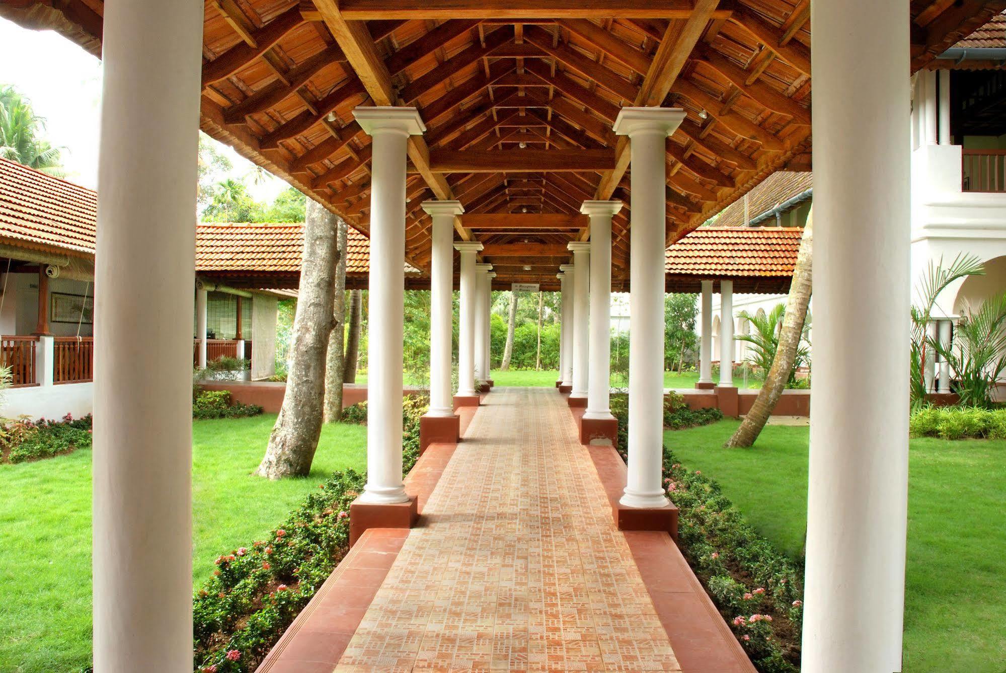 Lemon Tree Vembanad Lake Resort, Kerala Alappuzha Kültér fotó